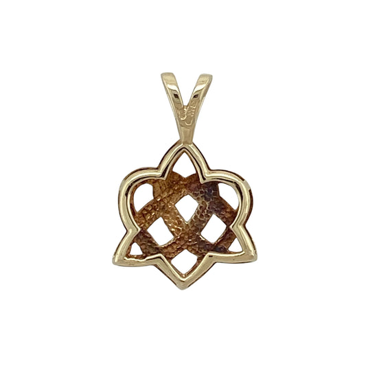 Celebrate timeless symbolism with this pre-owned 9ct yellow gold Celtic knot pendant, featuring the iconic endless knot design that represents eternity, unity and everlasting love.

Design: The pendant showcases a beautifully crafted Celtic knot motif with its flowing, interwoven design that has been treasured for centuries. Its elegant openwork style creates a timeless look that is suitable for both everyday wear and special occasions.