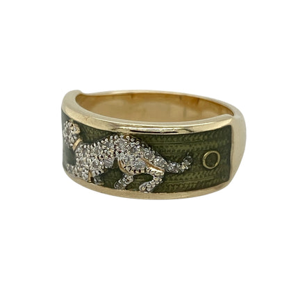 Make a bold statement with this pre-owned 9ct yellow gold diamond and green enamel leopard band ring, featuring an eye-catching animal-inspired design enhanced with sparkling diamond accents.

Design: The ring showcases a distinctive leopard motif across the front of the band, beautifully finished with vibrant green enamel and sparkling diamond detailing.