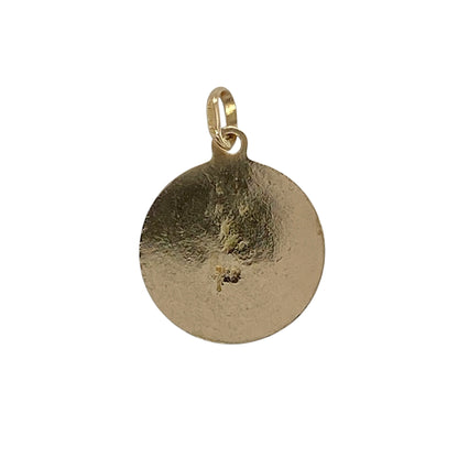 Carry a timeless symbol of protection with this pre-owned 9ct yellow gold St Christopher pendant, featuring a classic design that represents safe travels and good fortune.

Design: The pendant showcases the traditional St Christopher motif, finely detailed to create a meaningful and elegant piece of jewellery. Its classic circular design makes it suitable for everyday wear and pairs beautifully with a variety of chain styles.