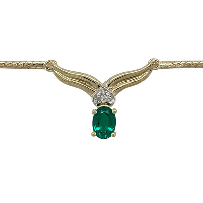 Add a touch of romance and elegance to your jewellery collection with this pre-owned 9ct yellow gold diamond and emerald-coloured stone necklace, featuring a graceful heart design suspended from a sleek flat snake chain.

Design: This elegant 16-inch necklace showcases a beautiful oval emerald-coloured stone measuring approximately 7mm by 5mm.