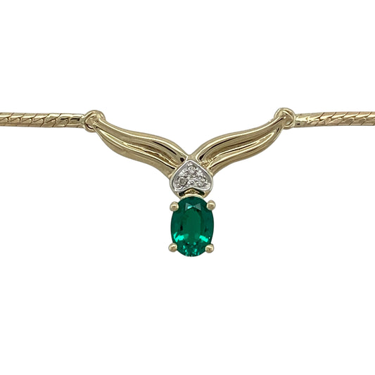 Add a touch of romance and elegance to your jewellery collection with this pre-owned 9ct yellow gold diamond and emerald-coloured stone necklace, featuring a graceful heart design suspended from a sleek flat snake chain.

Design: This elegant 16-inch necklace showcases a beautiful oval emerald-coloured stone measuring approximately 7mm by 5mm.