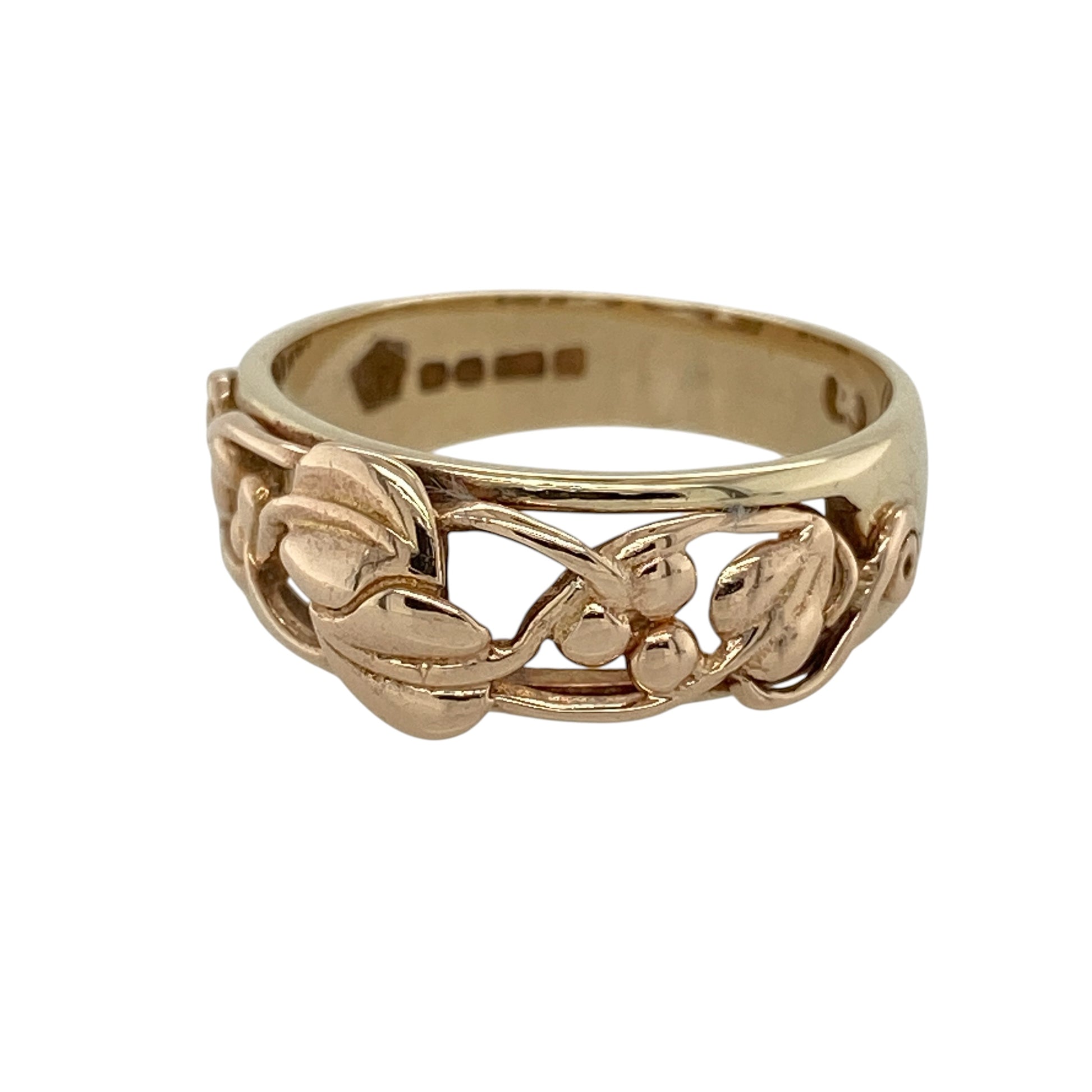 Celebrate Welsh heritage and timeless craftsmanship with this pre-owned 9ct yellow and rose gold Clogau Tree of Life ring, featuring the iconic nature-inspired motif in an elegant two-tone design.

Design: The ring showcases Clogau's renowned Tree of Life design, with flowing rose gold detailing beautifully contrasting against the warm yellow gold. Measuring approximately 8mm wide across the front, the distinctive design creates an eye-catching presence while retaining a refined and timeless appearance.