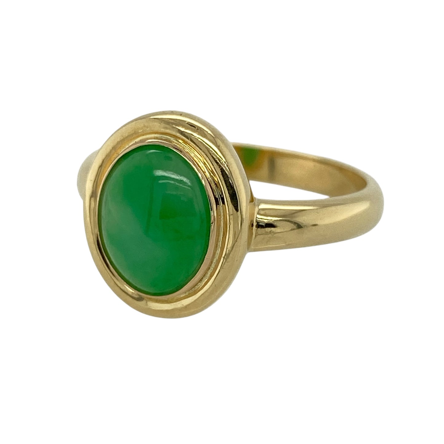 Make a bold and elegant statement with this pre-owned 18ct yellow gold jade oval ring, featuring a beautifully polished jade gemstone in a classic setting.

Design: The ring showcases a stunning oval jade stone measuring approximately 11mm by 9mm, creating a striking focal point with its rich natural colour and smooth polished finish. The classic design allows the beauty of the jade to take centre stage, making it a timeless piece suitable for both everyday wear and special occasions.