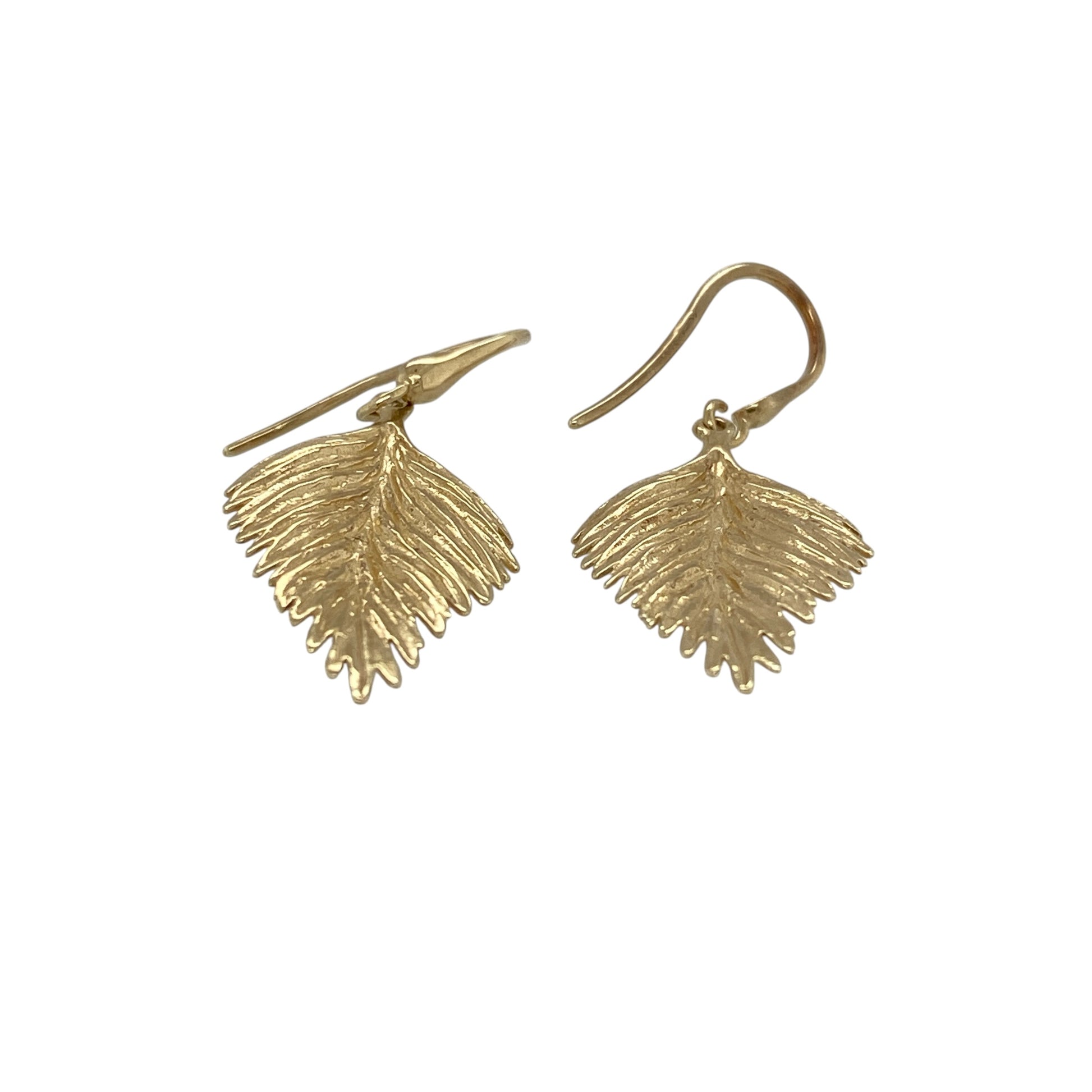 Add nature-inspired elegance to your jewellery collection with these pre-owned 9ct yellow gold leaf drop earrings, featuring a graceful design with timeless botanical appeal.

Design: These elegant drop earrings showcase a decorative leaf motif, creating a stylish and feminine appearance inspired by the beauty of nature. The drop design allows the earrings to move gently when worn, catching the light and adding subtle movement and visual interest.