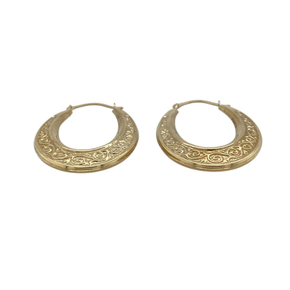 Add elegant detail and timeless style to your jewellery collection with these pre-owned 9ct yellow gold swirl patterned oval creole earrings, featuring a decorative design with classic appeal.

Design: These stylish creole earrings showcase an elegant oval profile enhanced with a decorative swirl pattern, adding texture and visual interest to the traditional hoop design.