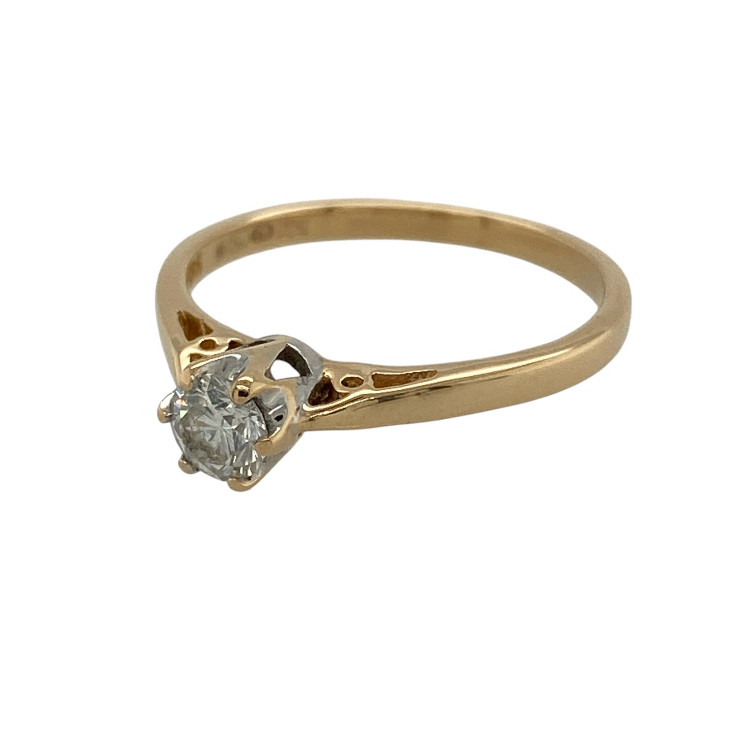 Celebrate timeless elegance with this pre-owned 18ct yellow gold diamond solitaire ring, featuring a beautifully presented brilliant-cut diamond in a classic design that will never go out of style.

Design: The ring showcases a single brilliant-cut diamond as its focal point, creating the iconic solitaire style that is renowned for its simplicity and sophistication.
