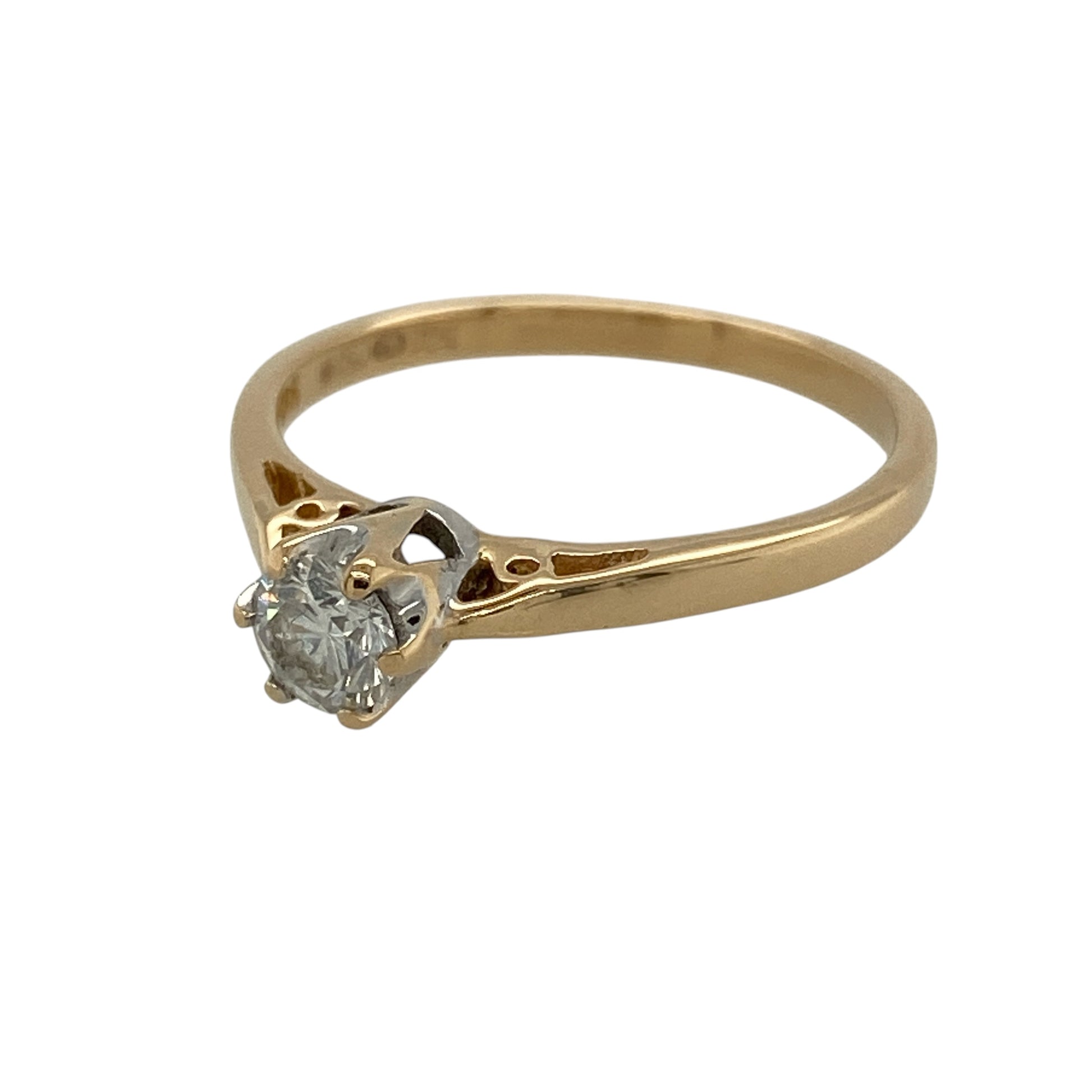 Celebrate timeless elegance with this pre-owned 18ct yellow gold diamond solitaire ring, featuring a beautifully presented brilliant-cut diamond in a classic design that will never go out of style.

Design: The ring showcases a single brilliant-cut diamond as its focal point, creating the iconic solitaire style that is renowned for its simplicity and sophistication.