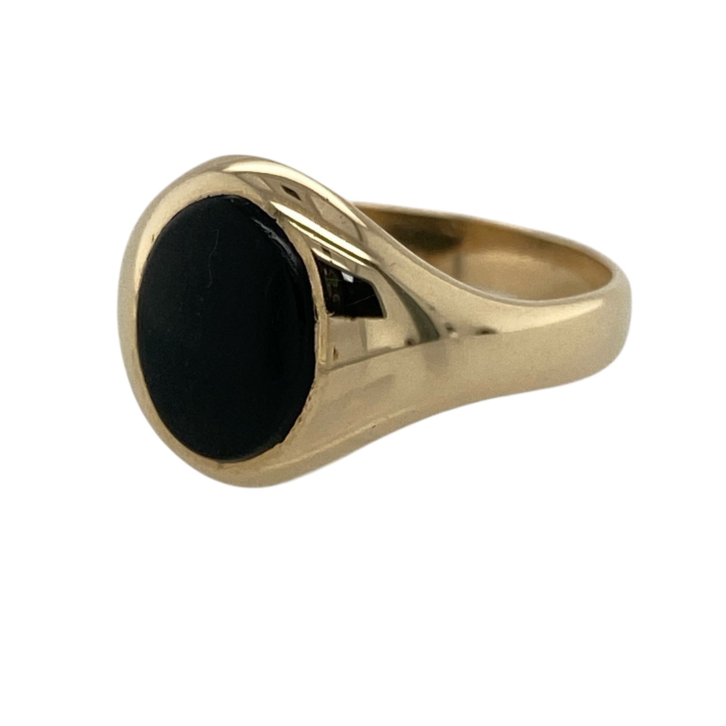 Add timeless sophistication and bold contrast to your jewellery collection with this pre-owned 9ct yellow gold and onyx oval signet ring, featuring a classic design with a striking black onyx centre stone.

Design: The ring showcases a traditional signet-style design centred around a polished oval onyx stone. The rich black colour of the gemstone creates an eye-catching contrast against the warm yellow gold, giving the ring a refined and versatile appearance suitable for everyday wear or special occasions.