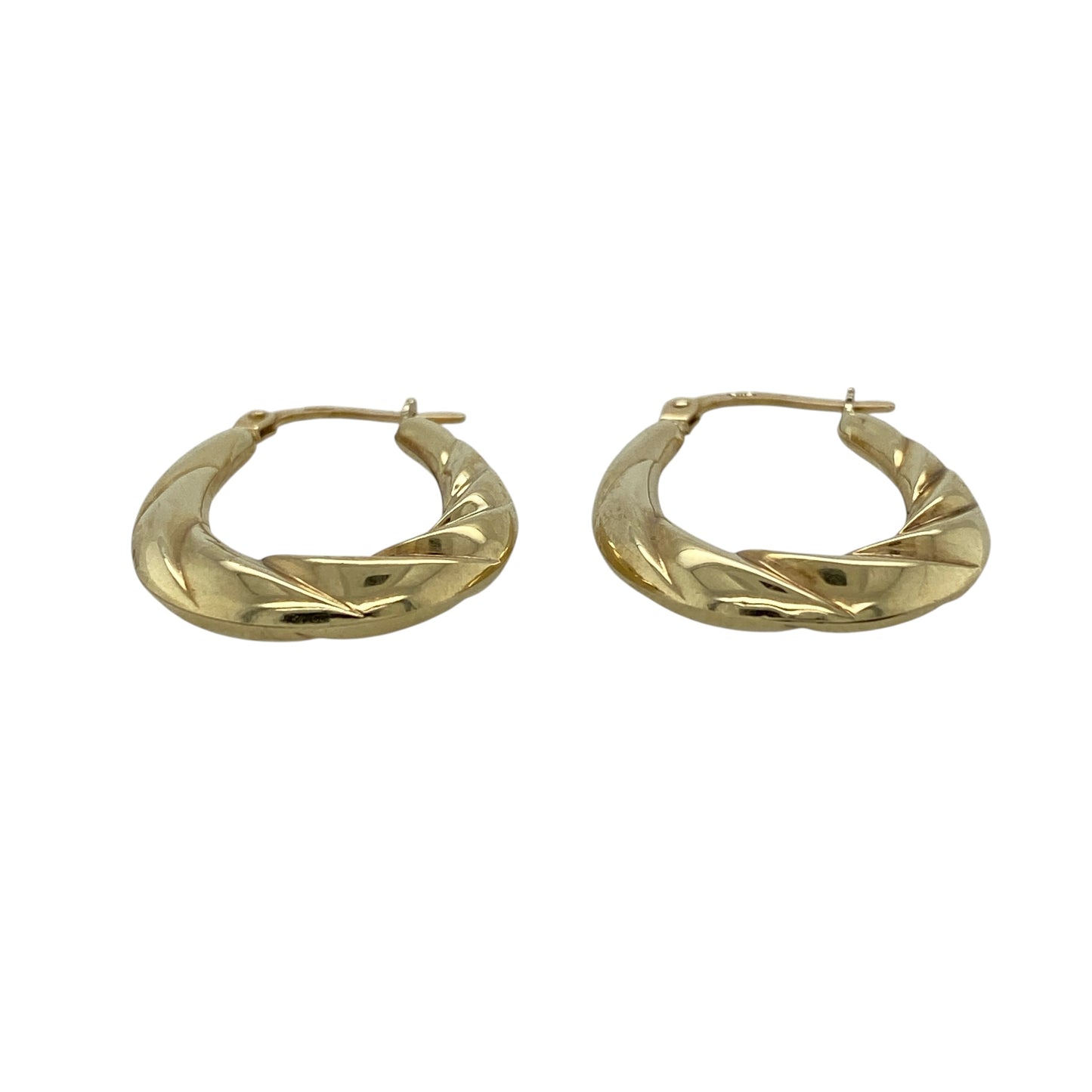 Add timeless elegance and attractive texture to your jewellery collection with these pre-owned 9ct yellow gold twisted oval creole earrings, featuring a classic design with a distinctive decorative finish.

Design: The earrings showcase an elegant oval creole profile enhanced with twisted detailing, creating texture, dimension and visual interest.