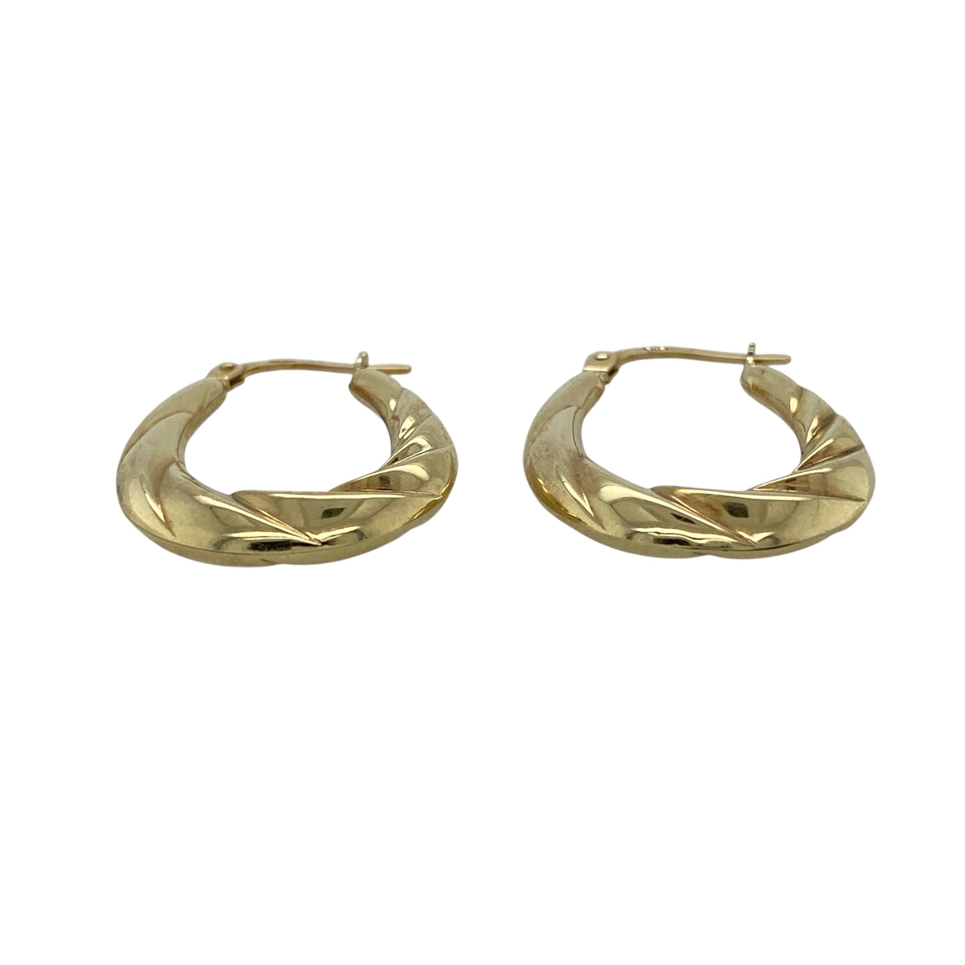 Add timeless elegance and attractive texture to your jewellery collection with these pre-owned 9ct yellow gold twisted oval creole earrings, featuring a classic design with a distinctive decorative finish.

Design: The earrings showcase an elegant oval creole profile enhanced with twisted detailing, creating texture, dimension and visual interest.