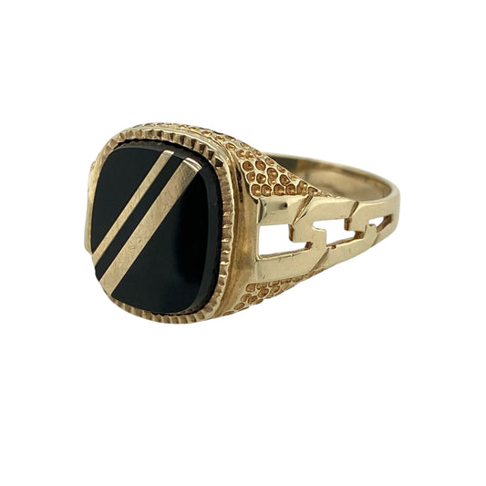 Add bold character and timeless styling to your jewellery collection with this pre-owned 9ct yellow gold onyx signet ring, featuring a striking rounded rectangular onyx stone enhanced with distinctive gold stripe detailing.

Design: The ring showcases a classic signet-style profile centred around a generously sized rounded rectangular onyx stone.