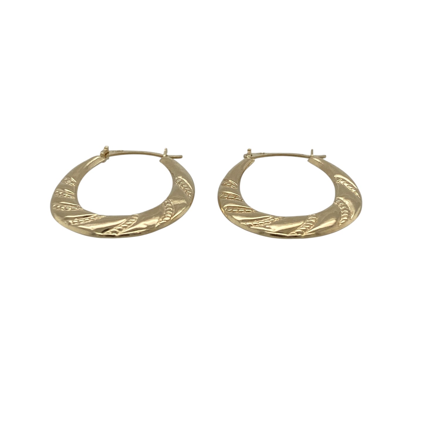 Add delicate texture and timeless styling to your jewellery collection with these pre-owned 9ct yellow gold textured twist oval creole earrings, featuring an elegant decorative design with a lightweight profile.

Design: The earrings showcase an attractive oval creole profile enhanced with twisted detailing and a textured finish.