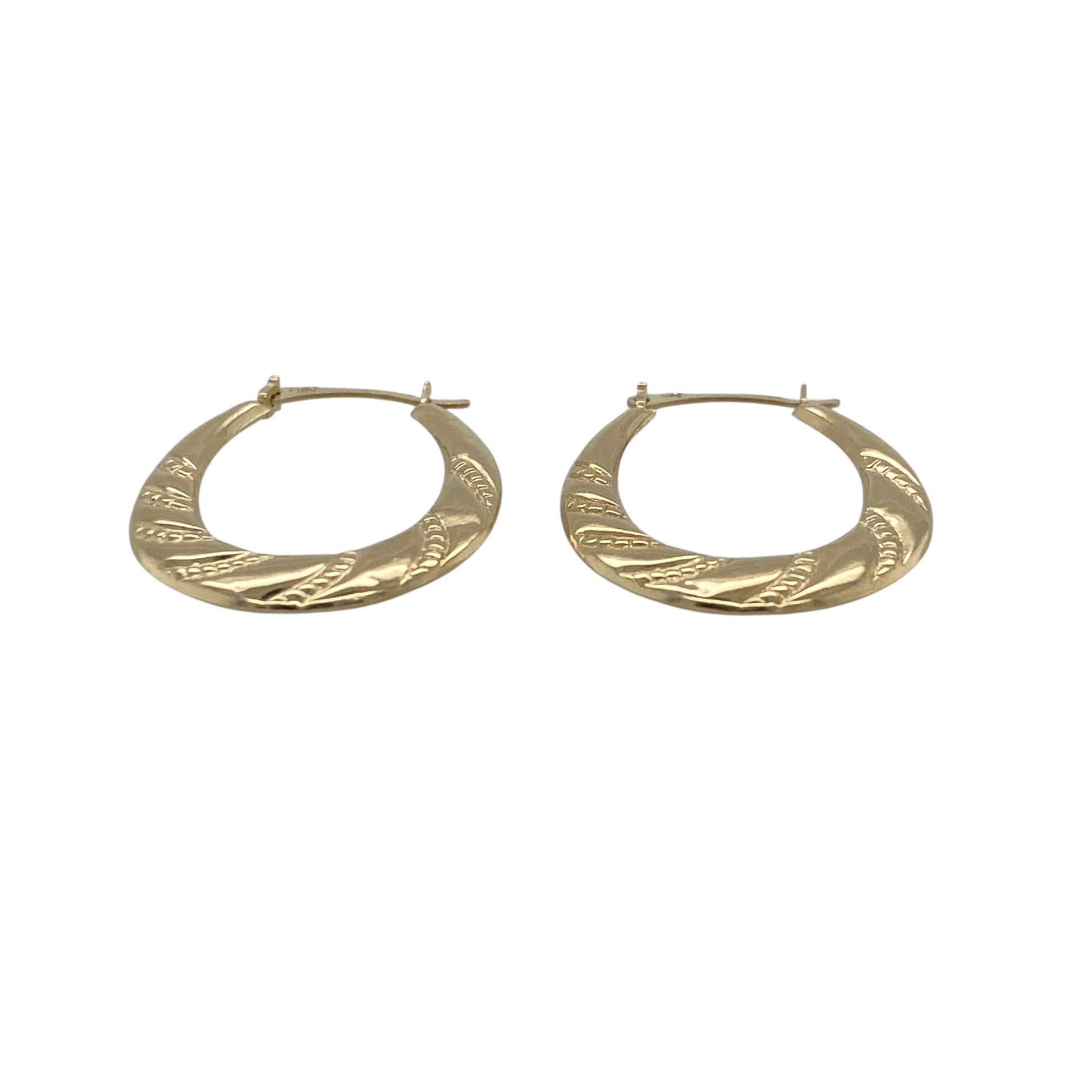 Add delicate texture and timeless styling to your jewellery collection with these pre-owned 9ct yellow gold textured twist oval creole earrings, featuring an elegant decorative design with a lightweight profile.

Design: The earrings showcase an attractive oval creole profile enhanced with twisted detailing and a textured finish.