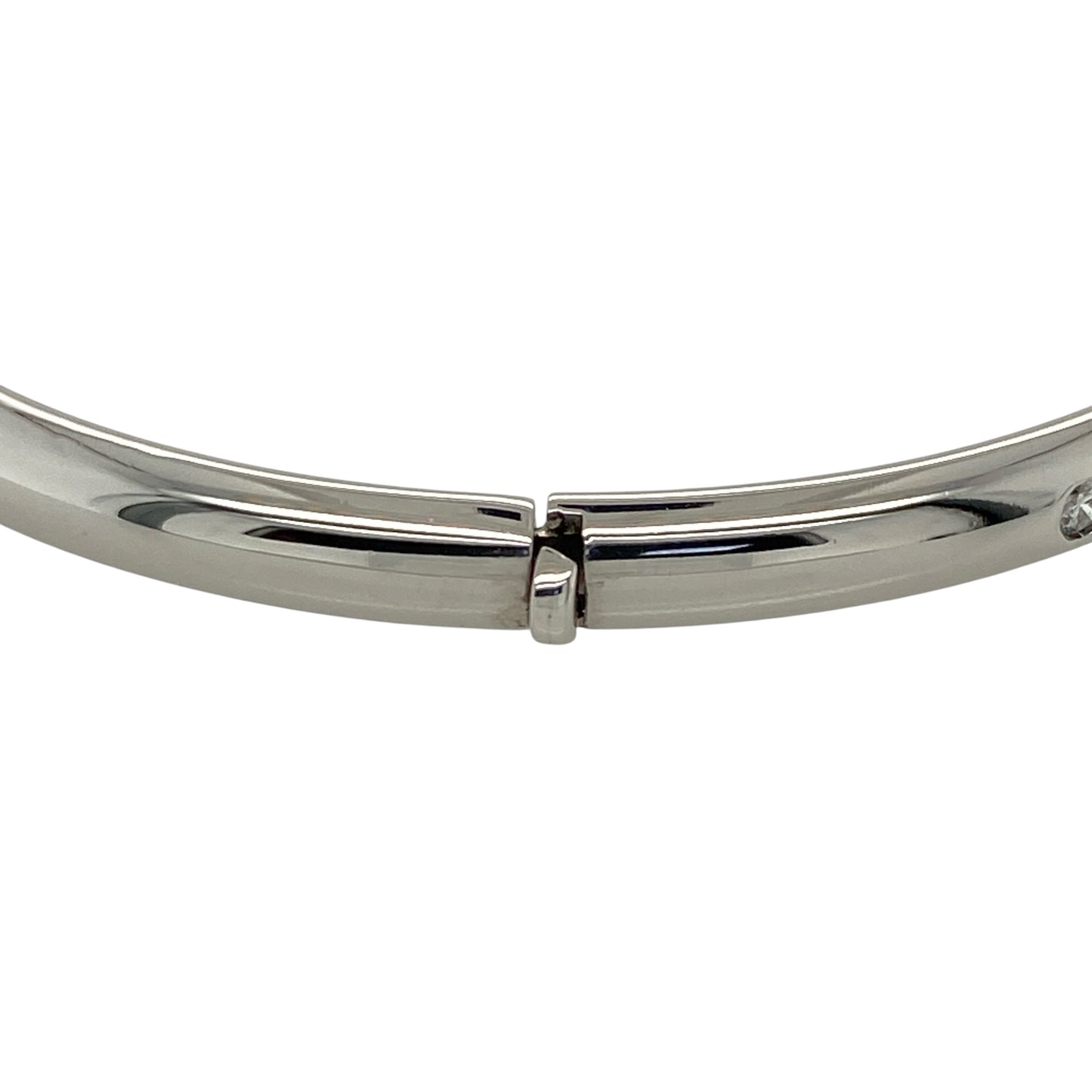 Add timeless elegance and refined sparkle to your jewellery collection with this pre-owned 9ct white gold and diamond hinged bangle, featuring a classic design set with five diamonds.

Design: The bangle showcases a classic hinged profile enhanced with five diamond accents, creating an elegant and versatile design with subtle sparkle suitable for everyday wear or special occasions.
