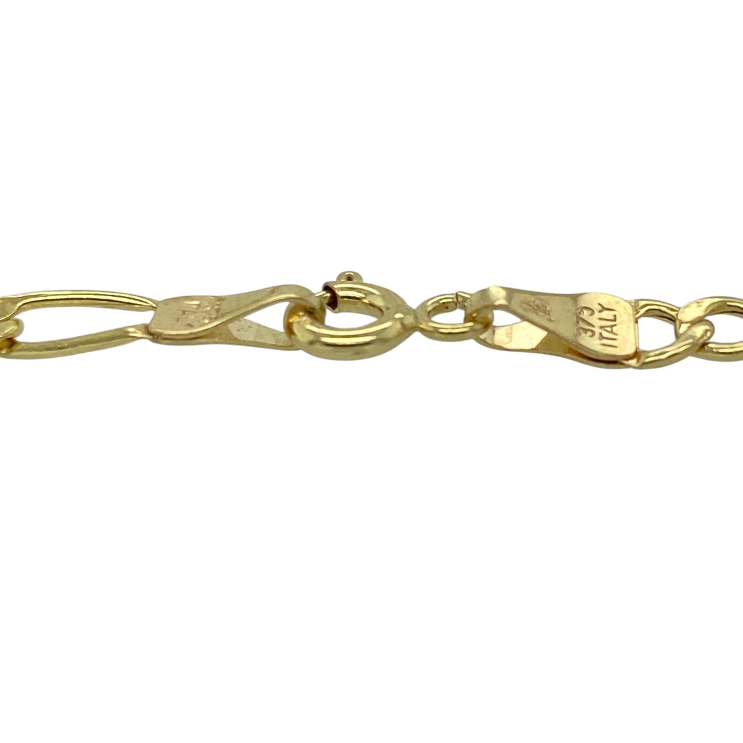 Add timeless styling and classic gold appeal to your jewellery collection with this pre-owned 9ct yellow gold Figaro bracelet, featuring a traditional link design with a lightweight and versatile profile.

Design: The bracelet showcases the classic Figaro link pattern, featuring alternating link sizes that create a distinctive and timeless appearance suitable for everyday wear or special occasions.