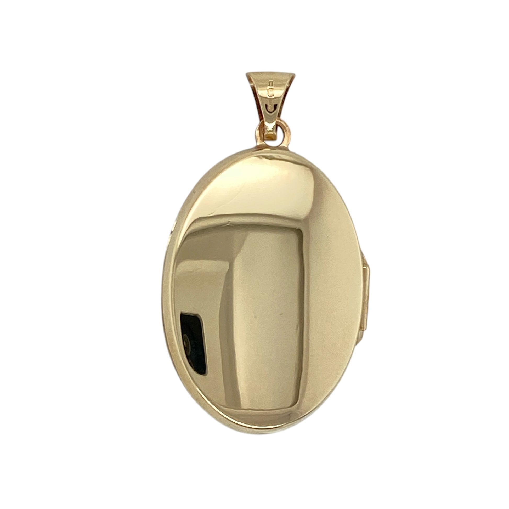 Add sentimental appeal and elegant sparkle to your jewellery collection with this pre-owned 9ct yellow gold diamond open patterned oval locket, featuring decorative detailing and a sparkling central diamond cluster.

Design: The locket showcases an elegant oval profile with an open patterned design, creating a decorative and eye-catching appearance enhanced by a small cluster of diamonds positioned in the centre.
