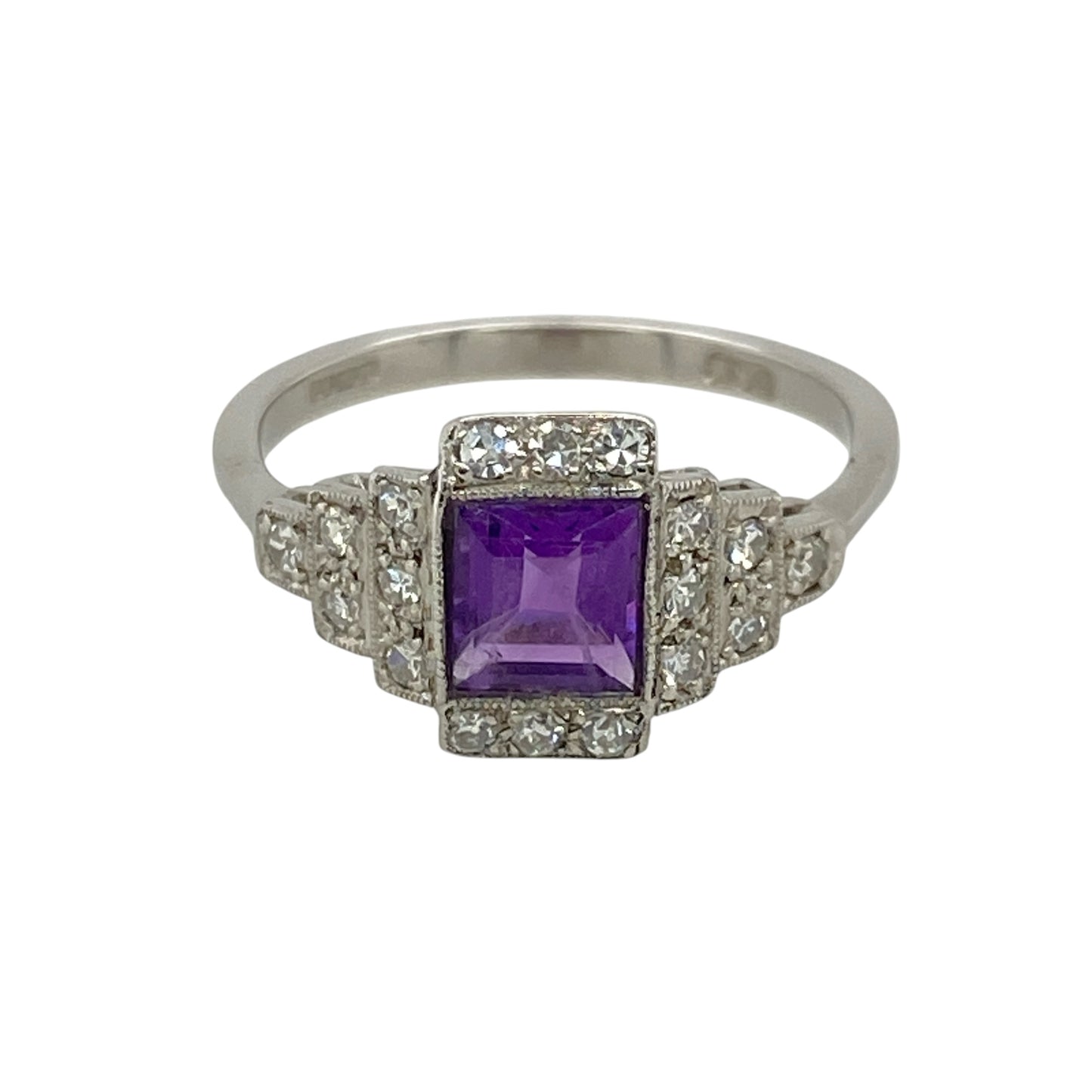 18ct White Gold Diamond & Amethyst Ring