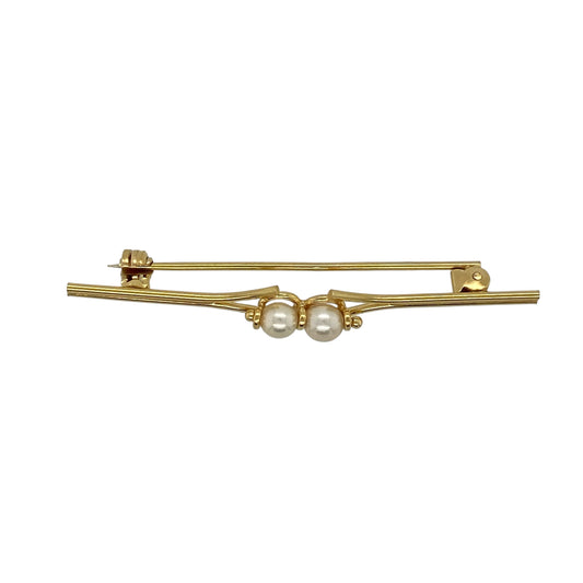 Add timeless elegance and classic sophistication to your jewellery collection with this pre-owned 9ct yellow gold and pearl brooch, featuring two lustrous pearls and a traditional gold design—perfect for accessorising jackets, scarves, dresses, or adding a refined finishing touch to formal outfits.

Design: The brooch features an elegant yellow gold design accented with two round pearls, creating a classic and sophisticated appearance with timeless appeal.