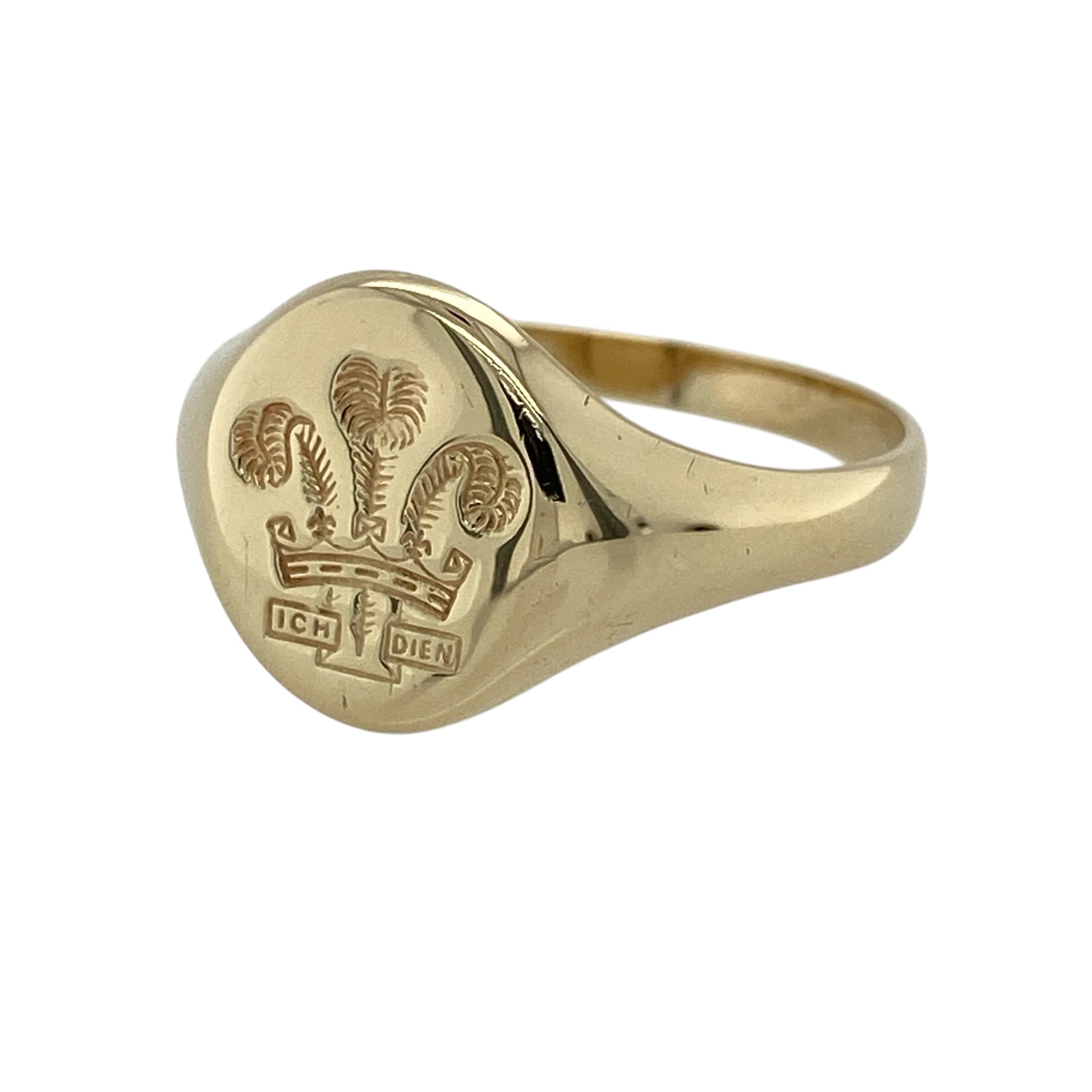 Celebrate Welsh heritage and traditional jewellery style with this pre-owned 9ct yellow gold Welsh Three Feathers oval signet ring, featuring a distinctive emblem design and classic polished finish—perfect for everyday wear, gifting, or adding a meaningful piece of Welsh jewellery to any collection.

Design: The ring features a traditional oval signet design displaying the Welsh Three Feathers emblem, creating a distinctive and symbolic appearance with timeless appeal.