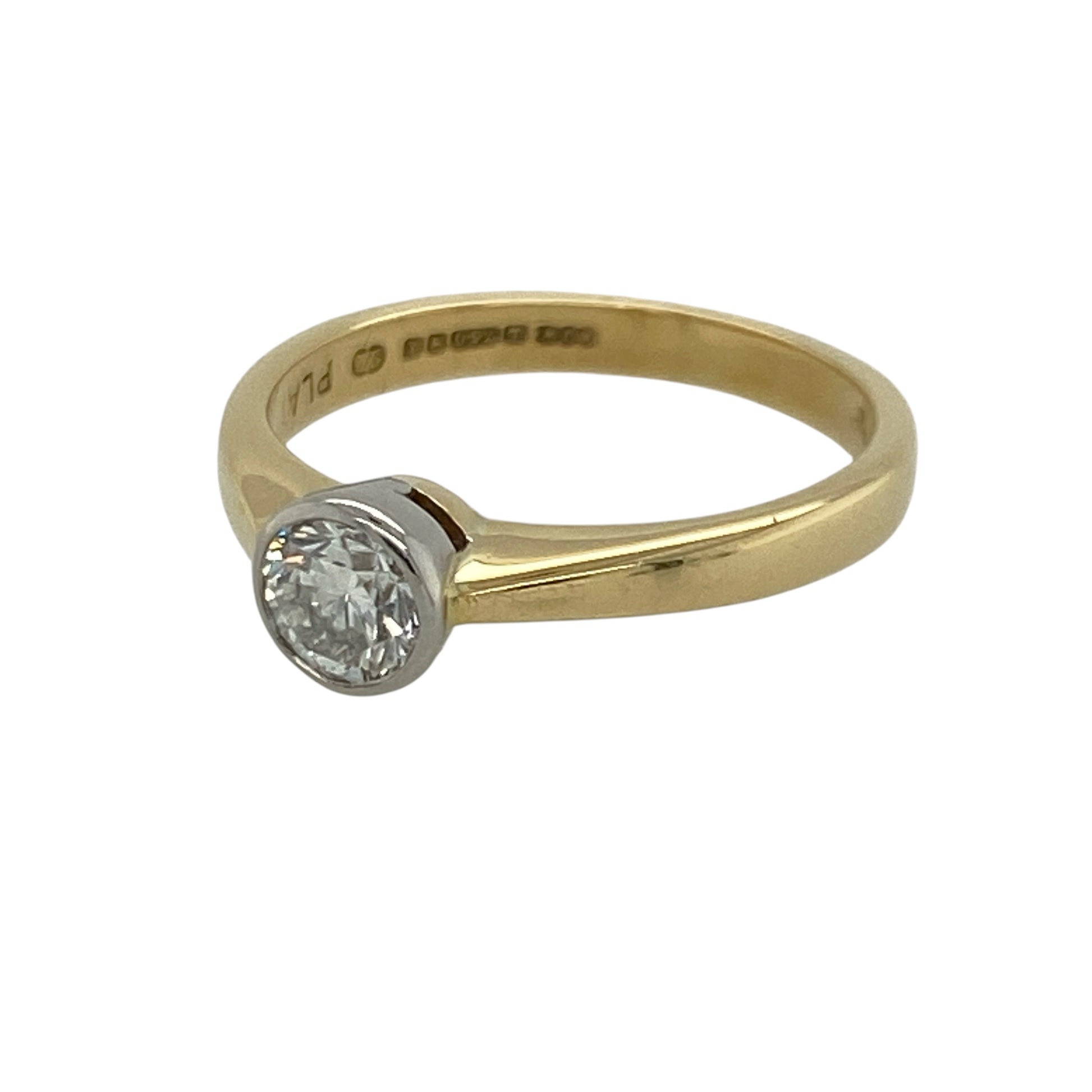 Add timeless elegance and classic sparkle to your jewellery collection with this pre-owned 18ct yellow gold and diamond solitaire ring, featuring a brilliant-cut diamond of approximately 0.25ct—perfect as a traditional engagement ring, proposal ring, anniversary gift, or sophisticated piece of fine jewellery.

Design: The ring features a classic solitaire design centred with a single brilliant-cut diamond, creating an elegant and timeless appearance that allows the diamond to remain the main focal point.