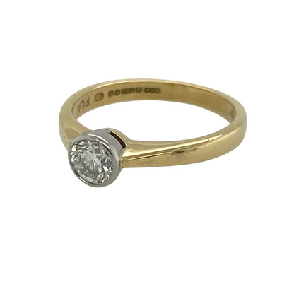 Add timeless elegance and classic sparkle to your jewellery collection with this pre-owned 18ct yellow gold and diamond solitaire ring, featuring a brilliant-cut diamond of approximately 0.25ct—perfect as a traditional engagement ring, proposal ring, anniversary gift, or sophisticated piece of fine jewellery.

Design: The ring features a classic solitaire design centred with a single brilliant-cut diamond, creating an elegant and timeless appearance that allows the diamond to remain the main focal point.