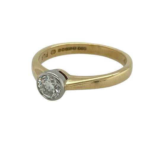 Add timeless elegance and classic sparkle to your jewellery collection with this pre-owned 18ct yellow gold and diamond solitaire ring, featuring a brilliant-cut diamond of approximately 0.25ct—perfect as a traditional engagement ring, proposal ring, anniversary gift, or sophisticated piece of fine jewellery.

Design: The ring features a classic solitaire design centred with a single brilliant-cut diamond, creating an elegant and timeless appearance that allows the diamond to remain the main focal point.