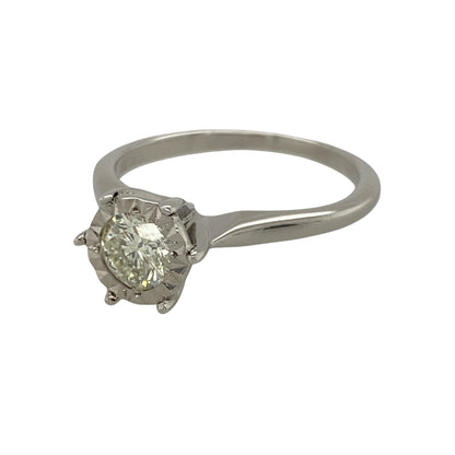 Add classic elegance and impressive sparkle to your jewellery collection with this pre-owned 18ct white gold and diamond illusion set solitaire ring, featuring an approximately 0.50ct diamond with SI2 clarity and K–M colour—perfect as an engagement ring, proposal ring, anniversary gift, or sophisticated piece of fine jewellery.

Design: The ring features a traditional solitaire design with an illusion setting surrounding the diamond, creating an eye-catching appearance that enhances the visual presence