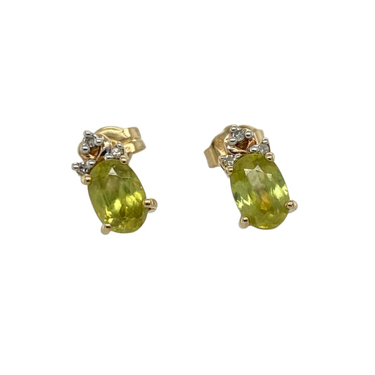 Add vibrant colour and delicate sparkle to your jewellery collection with these pre-owned 9ct yellow gold diamond and peridot stud earrings, featuring oval green peridot stones accented by diamonds—perfect for everyday wear, special occasions, birthday gifts, or adding colourful gemstone jewellery to your collection.

Design: The earrings feature an elegant stud design centred with oval peridot stones and complemented by sparkling diamond detailing