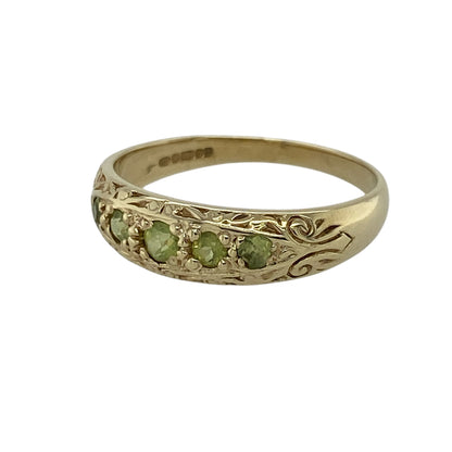 Add vibrant colour and timeless style to your jewellery collection with this pre-owned 9ct yellow gold peridot five stone patterned band ring, featuring five beautiful peridot gemstones within a decorative band design—perfect as a stacking ring, anniversary gift, dress ring, or elegant everyday jewellery.

Design: The ring features a classic five stone band design with decorative patterned detailing, showcasing five vibrant peridot gemstones for a colourful and eye-catching finish.