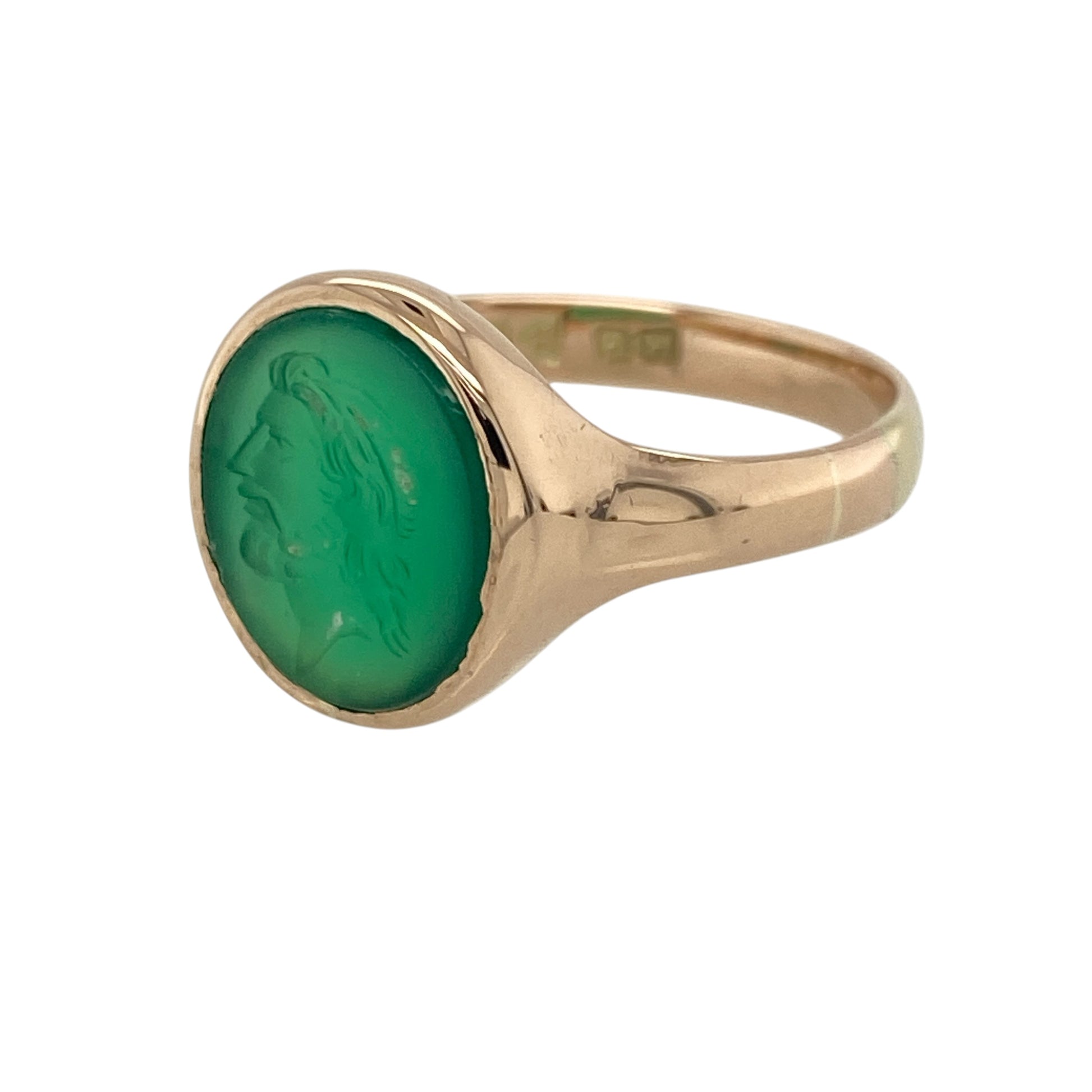 Add bold character and timeless style to your jewellery collection with this pre-owned 9ct rose gold centurion head oval signet ring, featuring a striking green stone engraved with the iconic Centurion head motif—perfect as a statement ring, gentleman's signet ring, or distinctive everyday jewellery piece.

Design: The ring showcases a classic oval signet design centred with a richly coloured green stone engraved with the traditional Centurion head