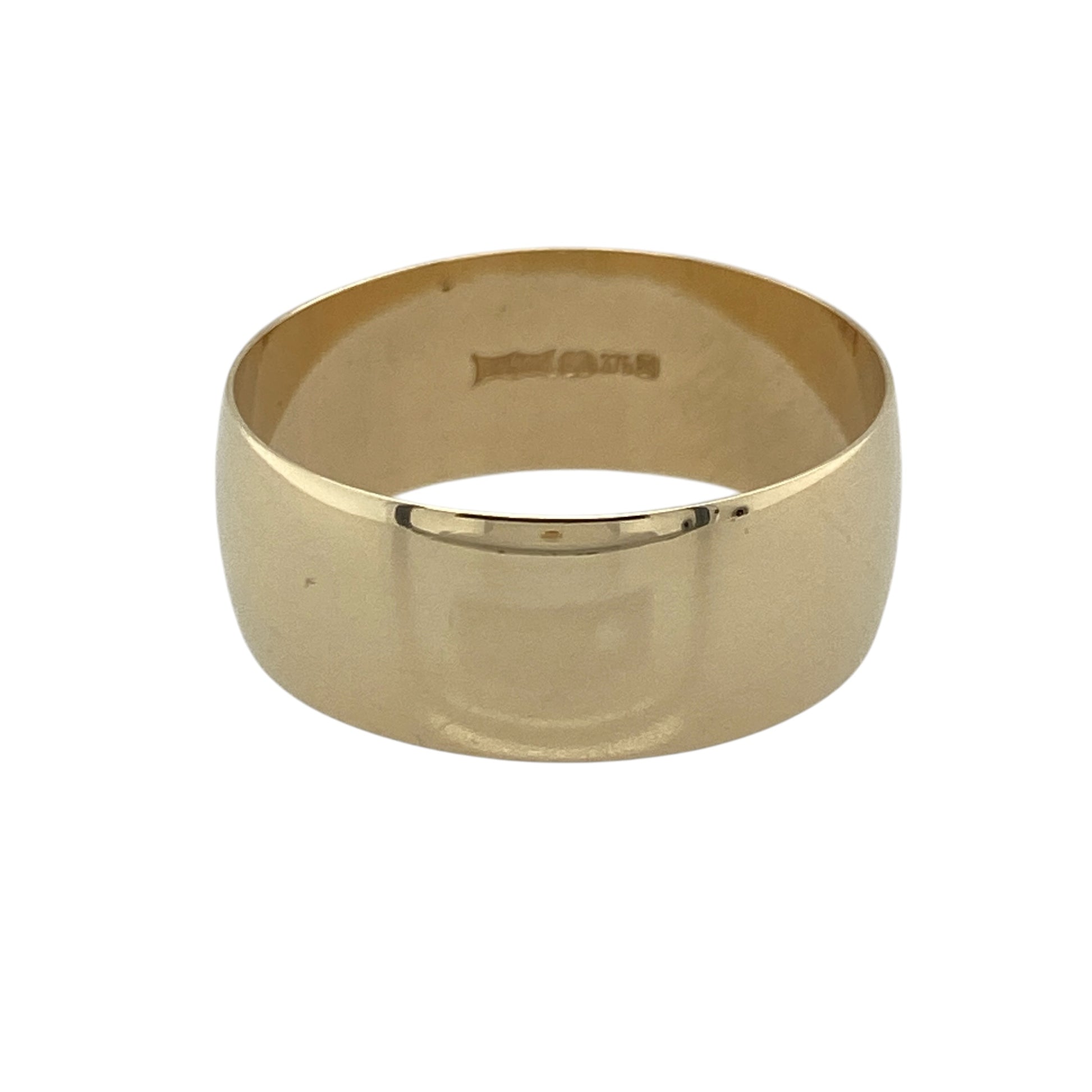 Bring classic sophistication to your jewellery collection with this pre-owned 9ct yellow gold wedding band ring, featuring a bold 8mm polished profile for a timeless and confident look. Ideal as a wedding ring, commitment band, or statement piece for everyday wear.

Design: The ring showcases a traditional plain band with a smooth polished finish, offering a clean and elegant style that remains timeless.