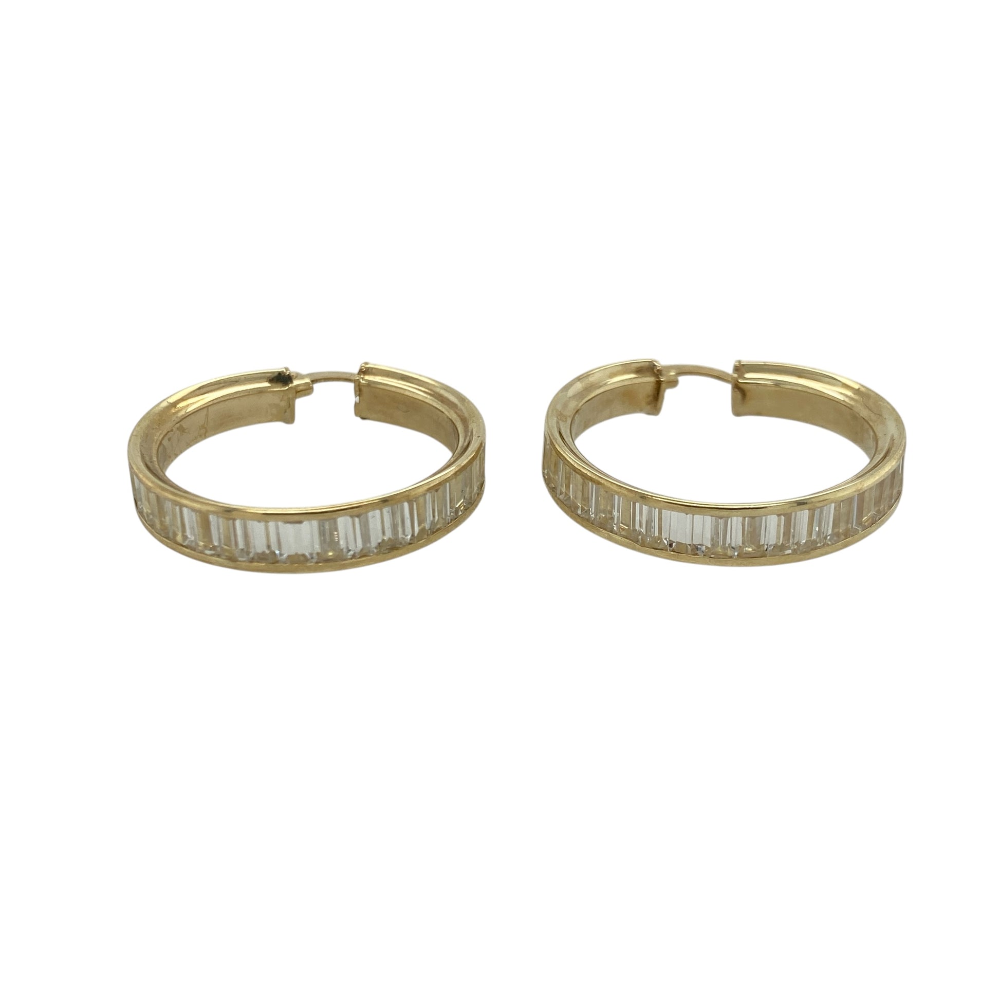 Add eye-catching sparkle to your jewellery collection with these pre-owned 9ct yellow gold and cubic zirconia round creole earrings. Combining the timeless appeal of classic hoops with the brilliance of cubic zirconia, they are perfect for both everyday elegance and special occasions.

Design: The earrings feature a classic round creole design, beautifully accented with sparkling cubic zirconia stones that catch the light from every angle.