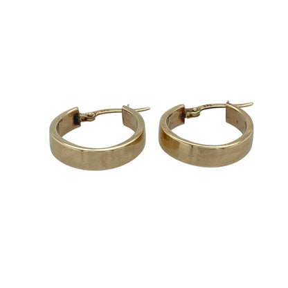 Complete your everyday jewellery collection with these pre-owned 9ct yellow gold plain oval creole earrings. Their sleek polished finish and timeless oval shape make them a versatile accessory that can be worn effortlessly from day to evening.

Design: The earrings feature a classic plain oval creole design with a smooth polished finish, offering an elegant and understated look that never goes out of style.