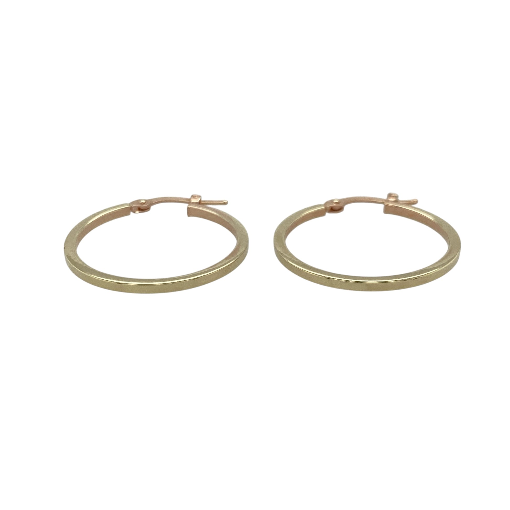 Enjoy timeless style with a contemporary two-tone twist with these pre-owned 9ct yellow and rose gold plain hoop creole earrings. Their elegant combination of polished yellow gold and rose gold detailing makes them a versatile addition to any jewellery collection.

Design: The earrings feature a classic plain hoop creole design with a polished yellow gold hoop, complemented by a contrasting rose gold creole clasp for a subtle yet distinctive two-tone finish.