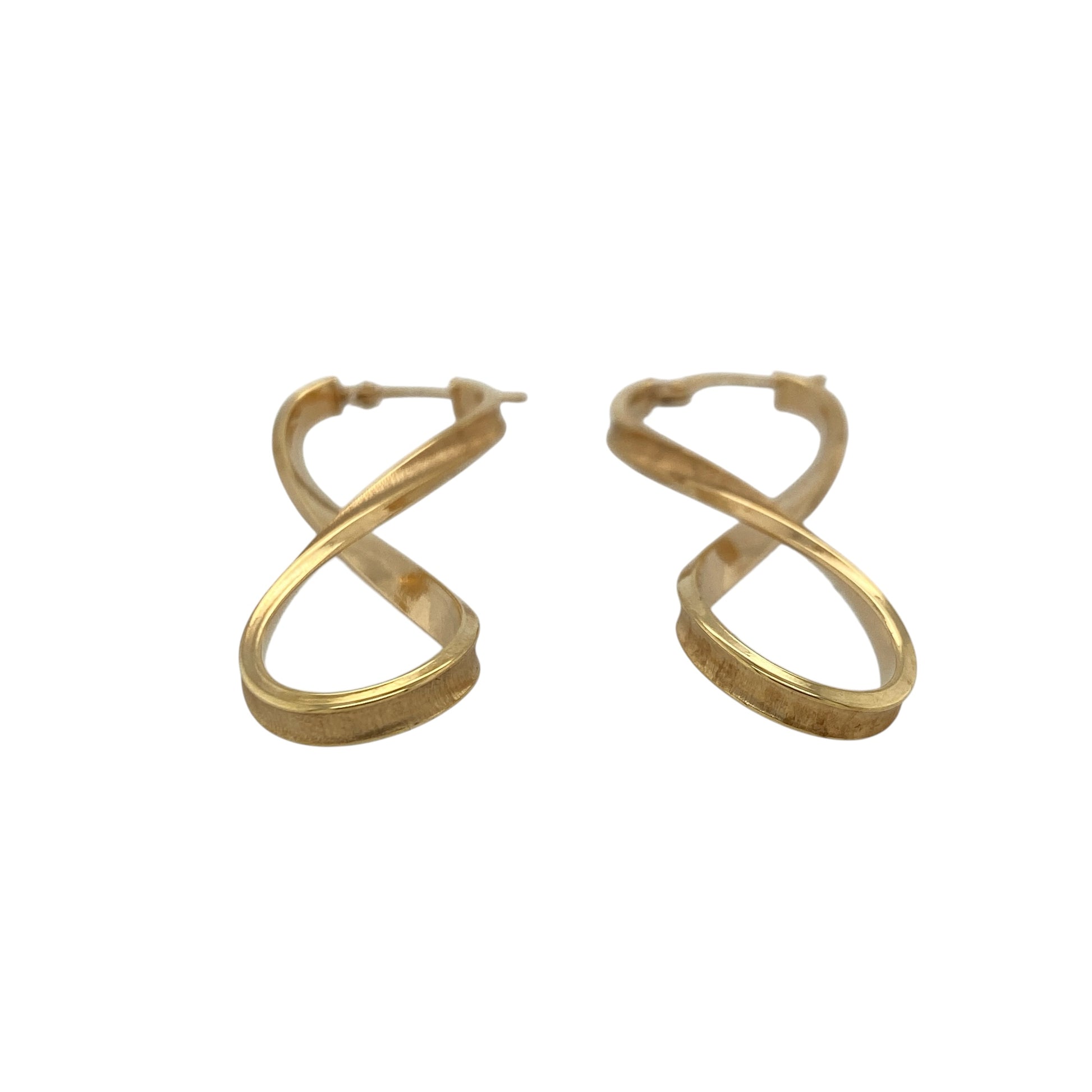 Celebrate timeless style with these pre-owned 9ct yellow gold infinity figure eight shaped creole earrings. Their elegant infinity-inspired silhouette adds a meaningful touch to a classic design, making them perfect for both everyday wear and special occasions.

Design: The earrings feature a graceful figure eight, or infinity, shaped creole design with a polished finish, symbolising everlasting love, strength, and connection.