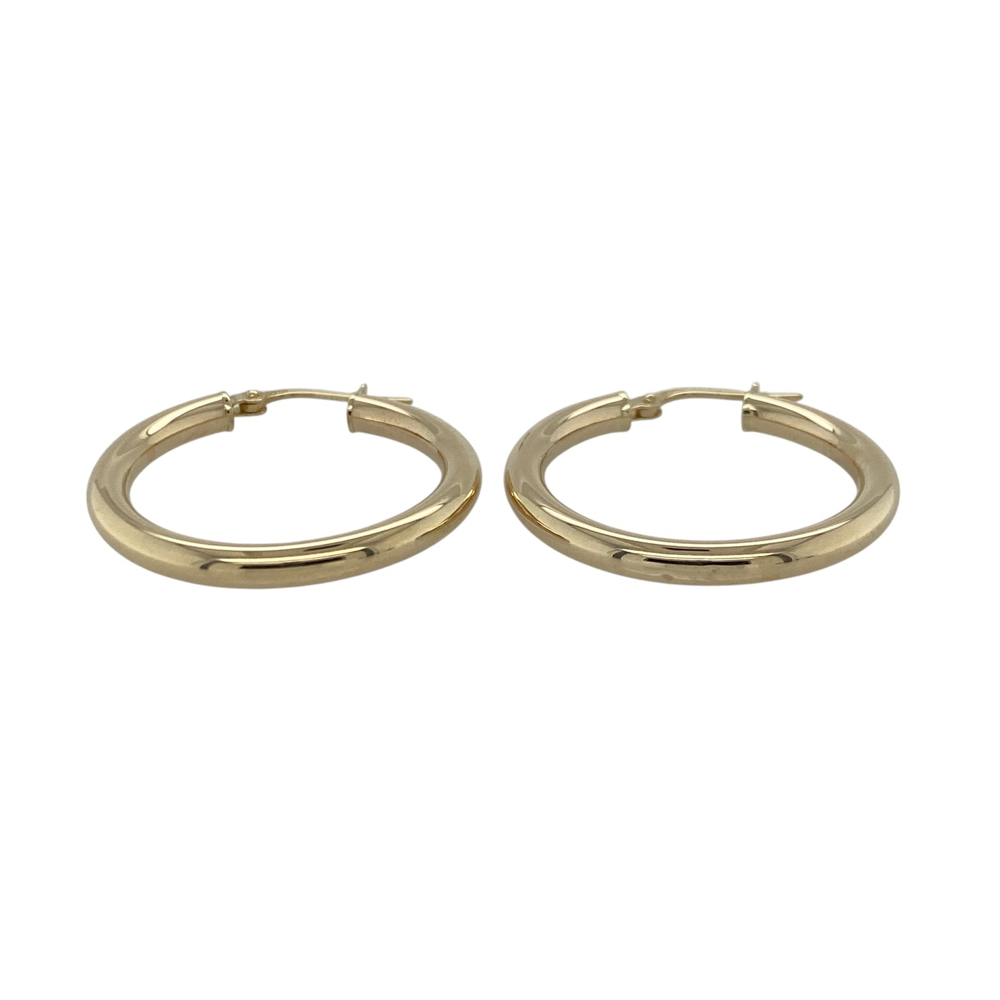 Complete your jewellery collection with these pre-owned 9ct yellow gold plain hoop creole earrings. Their classic polished design offers timeless elegance, making them a versatile accessory for everyday wear or special occasions.

Design: The earrings feature a traditional plain hoop creole design with a smooth polished finish, creating a clean and sophisticated look that never goes out of style.