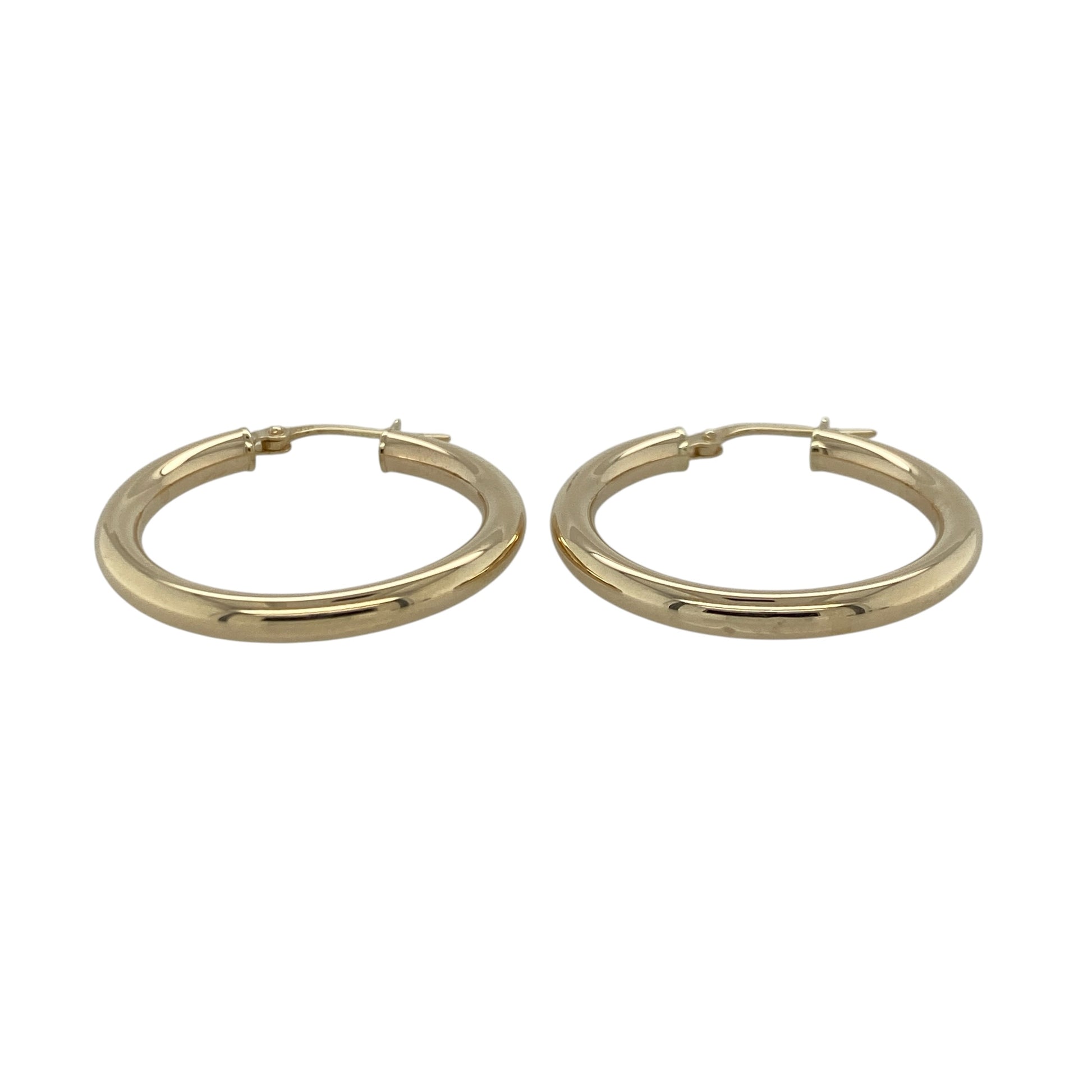 Complete your jewellery collection with these pre-owned 9ct yellow gold plain hoop creole earrings. Their classic polished design offers timeless elegance, making them a versatile accessory for everyday wear or special occasions.

Design: The earrings feature a traditional plain hoop creole design with a smooth polished finish, creating a clean and sophisticated look that never goes out of style.