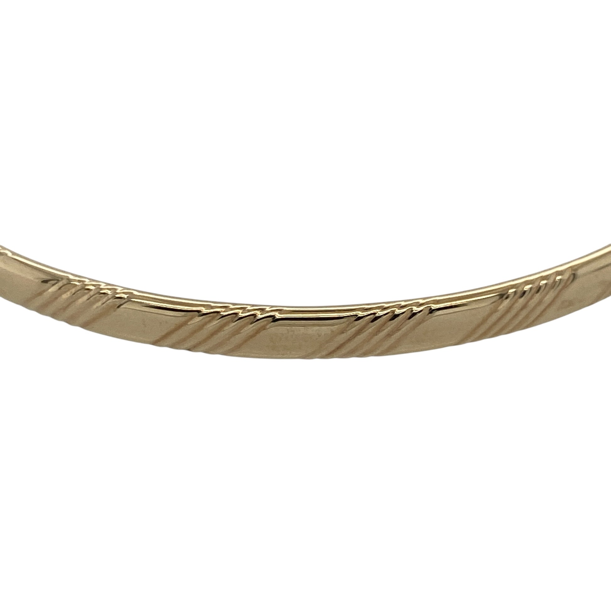 Enhance your jewellery collection with this pre-owned 9ct yellow gold patterned bangle. Featuring an elegant engraved design and a timeless profile, this classic gold bangle is perfect for everyday wear or adding a refined finishing touch to special occasion outfits.

Design: The bangle features an attractive patterned finish that catches the light beautifully, giving this classic design added texture and visual appeal.