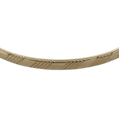 Enhance your jewellery collection with this pre-owned 9ct yellow gold patterned bangle. Featuring an elegant engraved design and a timeless profile, this classic gold bangle is perfect for everyday wear or adding a refined finishing touch to special occasion outfits.

Design: The bangle features an attractive patterned finish that catches the light beautifully, giving this classic design added texture and visual appeal.