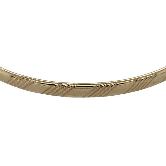 Enhance your jewellery collection with this pre-owned 9ct yellow gold patterned bangle. Featuring an elegant engraved design and a timeless profile, this classic gold bangle is perfect for everyday wear or adding a refined finishing touch to special occasion outfits.

Design: The bangle features an attractive patterned finish that catches the light beautifully, giving this classic design added texture and visual appeal.