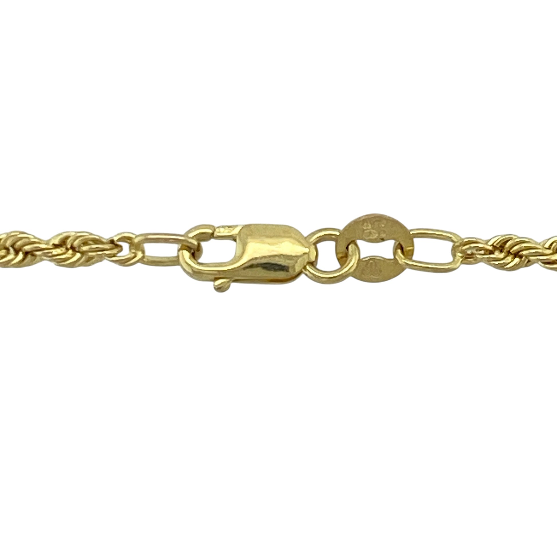 Complete your jewellery collection with this pre-owned 9ct yellow gold rope chain. Featuring a beautifully twisted rope design, this classic 16-inch chain is perfect for wearing on its own or paired with your favourite pendant.

Design: The chain showcases a traditional rope link design with intricately twisted links that reflect the light beautifully, creating a timeless and elegant look.