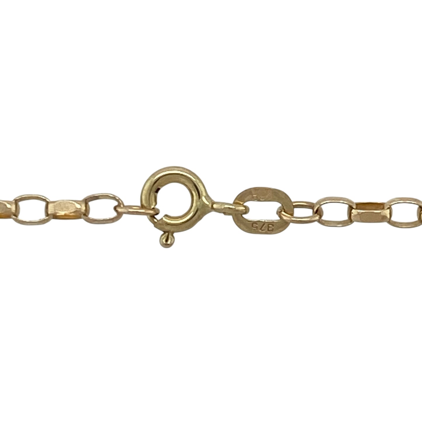 Enhance your jewellery collection with this pre-owned 9ct yellow gold belcher chain. Featuring the timeless belcher link design, this versatile 18-inch chain is perfect for wearing on its own or paired with your favourite pendant.

Design: The chain features classic polished round belcher links, creating a simple yet elegant style suitable for everyday wear and special occasions alike.