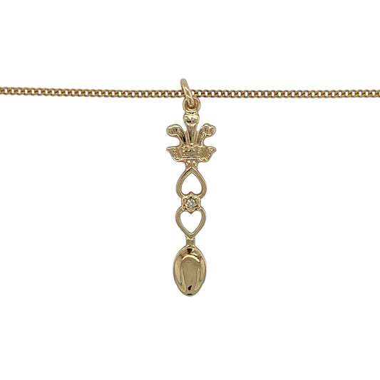 Celebrate Welsh heritage with this pre-owned 9ct yellow gold and diamond Three Feathers lovespoon pendant on a 16-inch curb chain necklace. Combining the iconic Welsh Three Feathers emblem with a traditional lovespoon design and sparkling diamonds, this meaningful necklace is a beautiful keepsake or thoughtful gift.

Design: The necklace features a Welsh lovespoon pendant incorporating the Prince of Wales's Three Feathers emblem, enhanced with diamond accents for an elegant finishing touch.