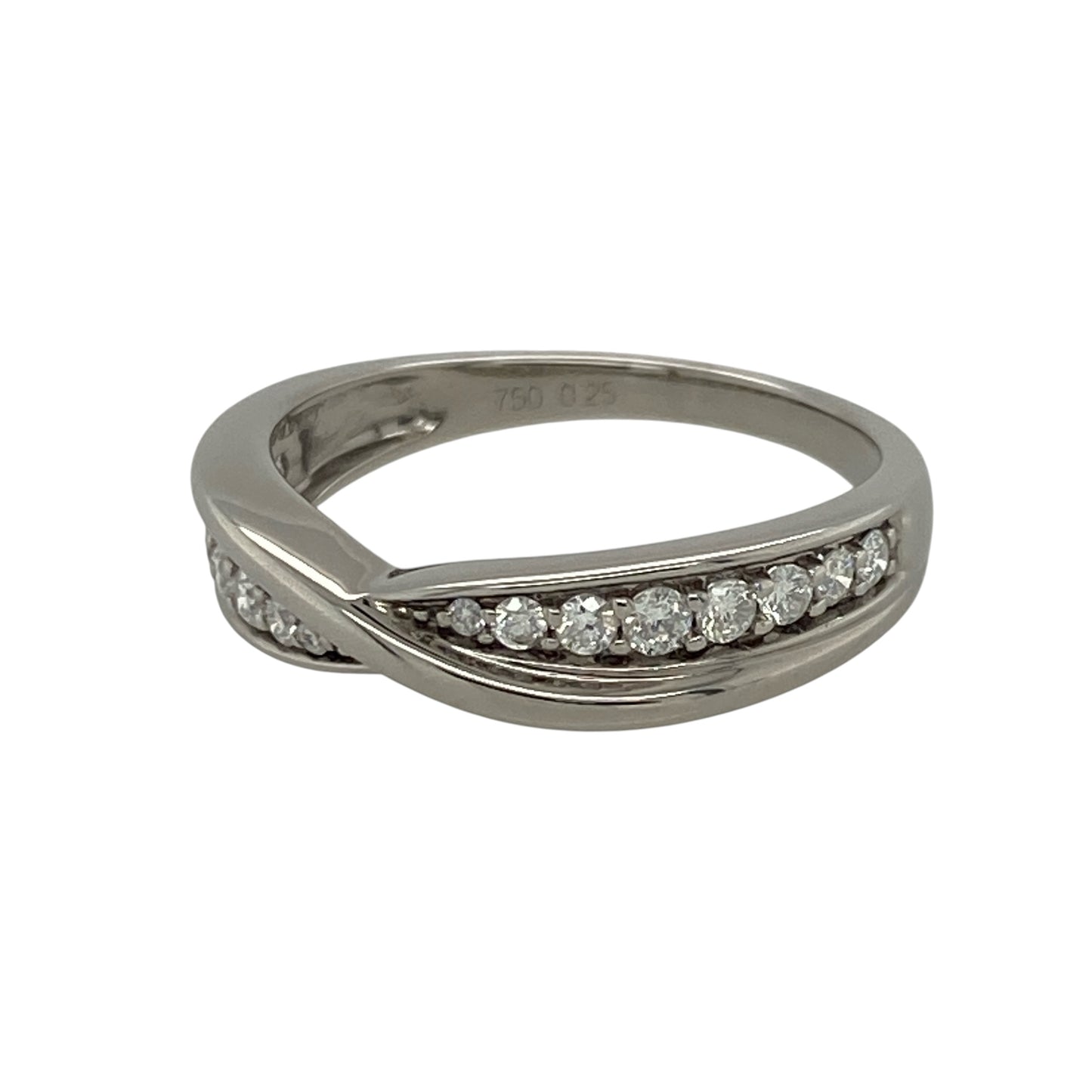 Elegant and contemporary, this pre-owned 18ct white gold diamond crossover band ring is a timeless piece designed to sparkle from every angle. The flowing crossover design is beautifully highlighted with shimmering diamonds, making it perfect for everyday wear or special occasions.

Design: The ring features a stylish crossover band design measuring approximately 4mm wide, creating a sleek and modern look with elegant diamond detailing.