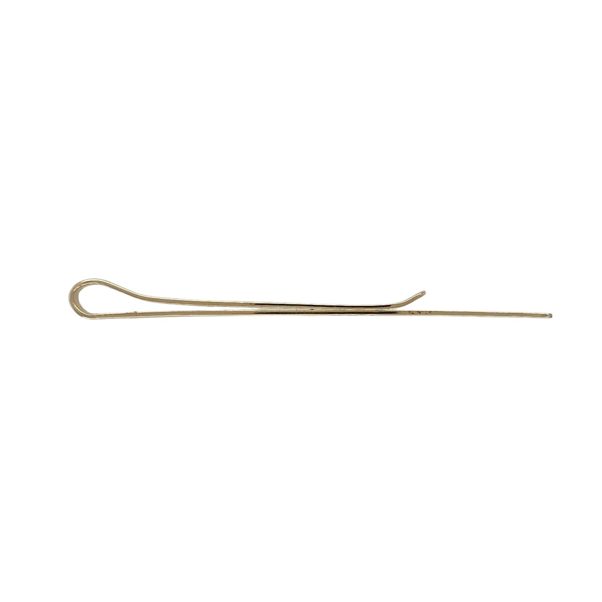 Complete your formal look with this elegant pre-owned 9ct yellow gold diamond striped tie slide. Combining a timeless striped design with a subtle diamond accent, this classic accessory adds a refined finishing touch to any shirt and tie.

Design: The tie slide features a smart striped pattern with a genuine diamond accent, creating a sophisticated look suitable for both business wear and special occasions.
