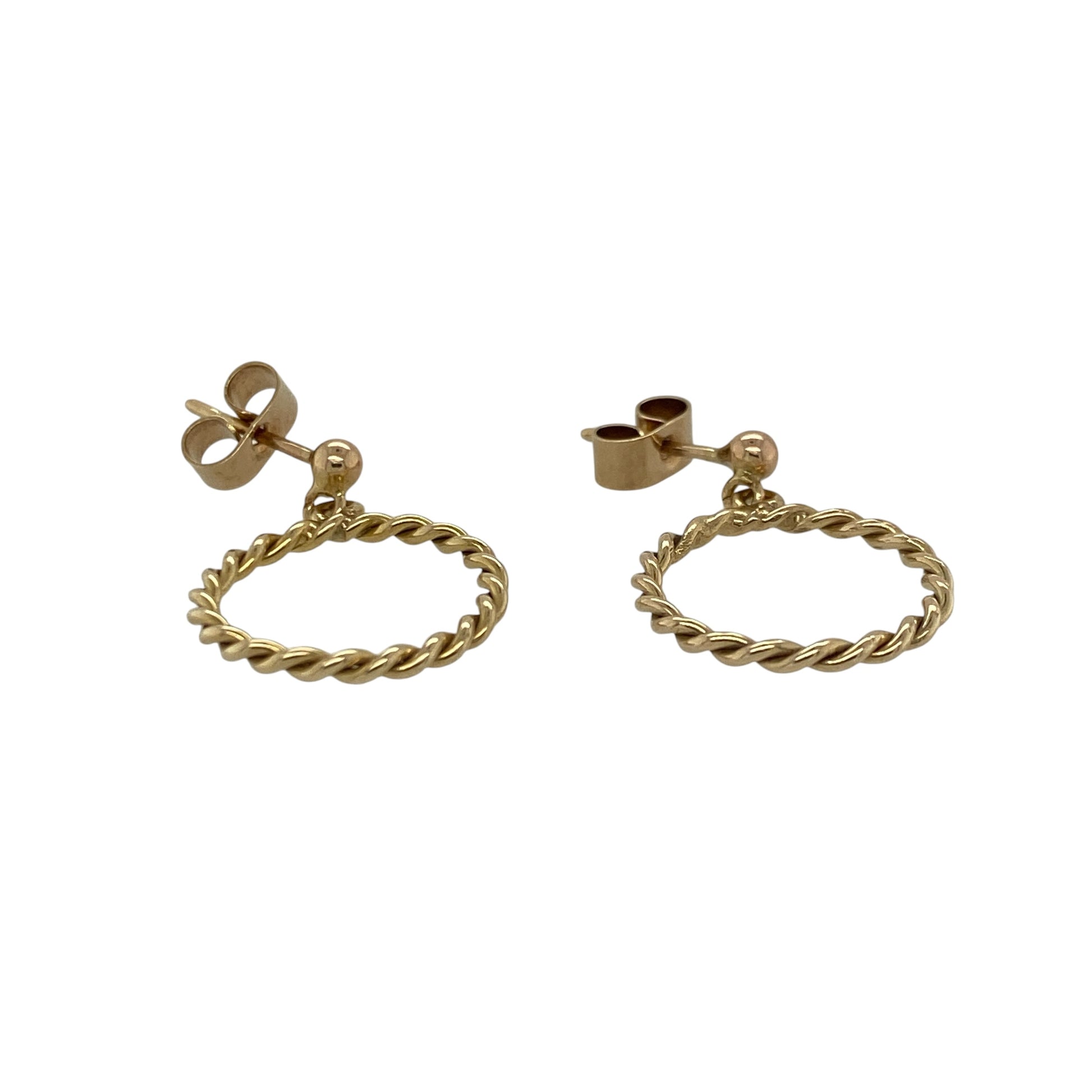 Make a statement with these pre-owned 9ct yellow gold twisted rope round circle drop earrings, featuring an elegant textured design that adds timeless style to both everyday and occasion wear.

Design: These eye-catching drop earrings feature open round circles with a twisted rope pattern, creating beautiful texture and movement for a classic yet contemporary look.
Material: Made from 9-carat yellow gold, the polished finish enhances the intricate rope detailing while offering a warm, luxurious glow.