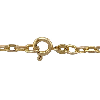 Complete your jewellery collection with this pre-owned 9ct yellow gold faceted belcher chain, a timeless piece that combines classic styling with eye-catching sparkle for everyday wear.

Design: This elegant chain features traditional belcher links with a faceted finish, allowing each link to reflect the light beautifully and add extra brilliance to a classic design.