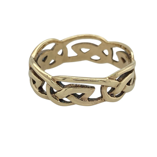 Celebrate Welsh heritage with this pre-owned 9ct Yellow Welsh Cymru Gold open Celtic weave band ring, featuring an intricate woven design that makes a timeless statement.

Design: This eye-catching band showcases an open Celtic weave pattern, symbolising eternity, strength and connection. The 7mm width creates a bold yet comfortable fit, making it ideal as an everyday ring or a meaningful gift.