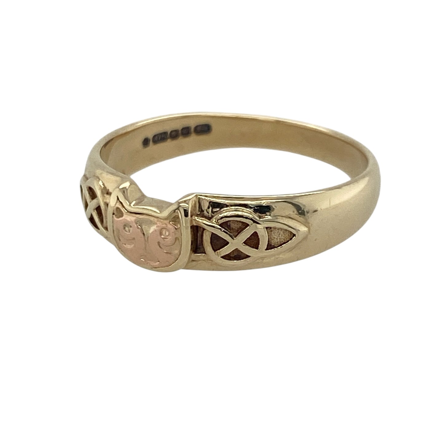 Celebrate your love of cats and Welsh heritage with this pre-owned 9ct yellow and rose gold Clogau Cat Celtic band ring, featuring a charming feline design framed by intricate Celtic knot detailing.

Design: The front of the band measures approximately 6mm wide and showcases a beautifully detailed rose gold cat at the centre, with elegant Celtic knot motifs on either side for a distinctive and meaningful finish.