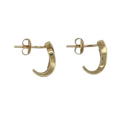 These pre-owned 9ct yellow gold diamond wave style curved stud earrings offer a contemporary design with elegant curves and sparkling diamond detail, making them a stylish addition to any jewellery collection.

Design: Featuring a graceful wave-inspired curved design, these stud earrings are set with sparkling diamonds that catch the light beautifully. Their modern yet timeless style makes them perfect for both everyday wear and special occasions.